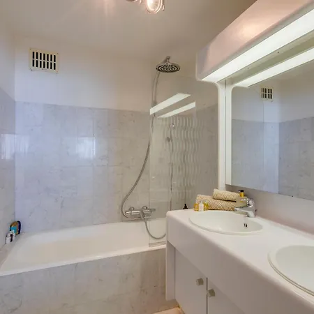 Sea View Apartment *